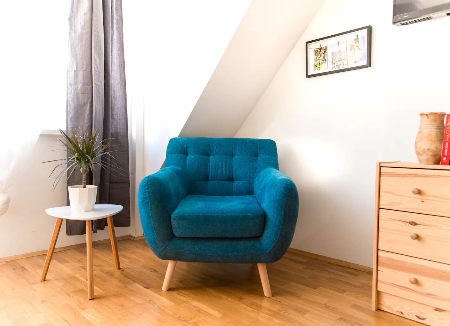 Bright & Light interior photo 5 of 21