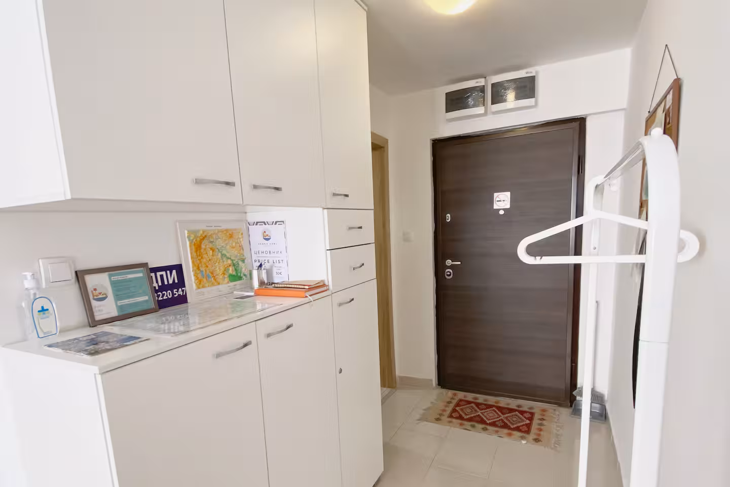 Bright & Light interior photo 6 of 21