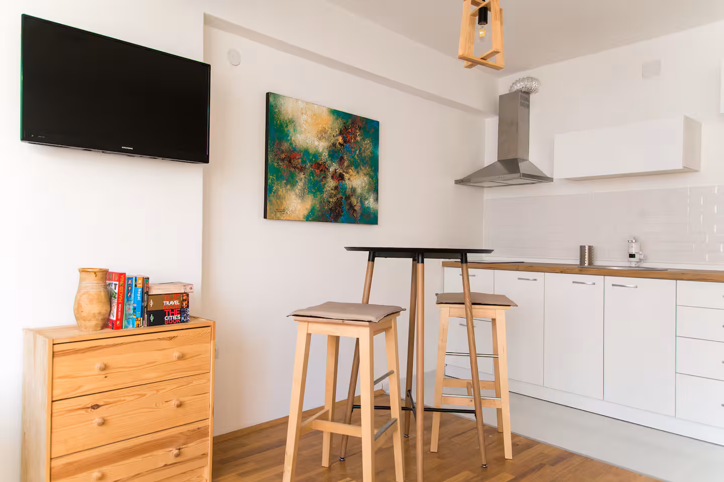 Bright & Light interior photo 9 of 21