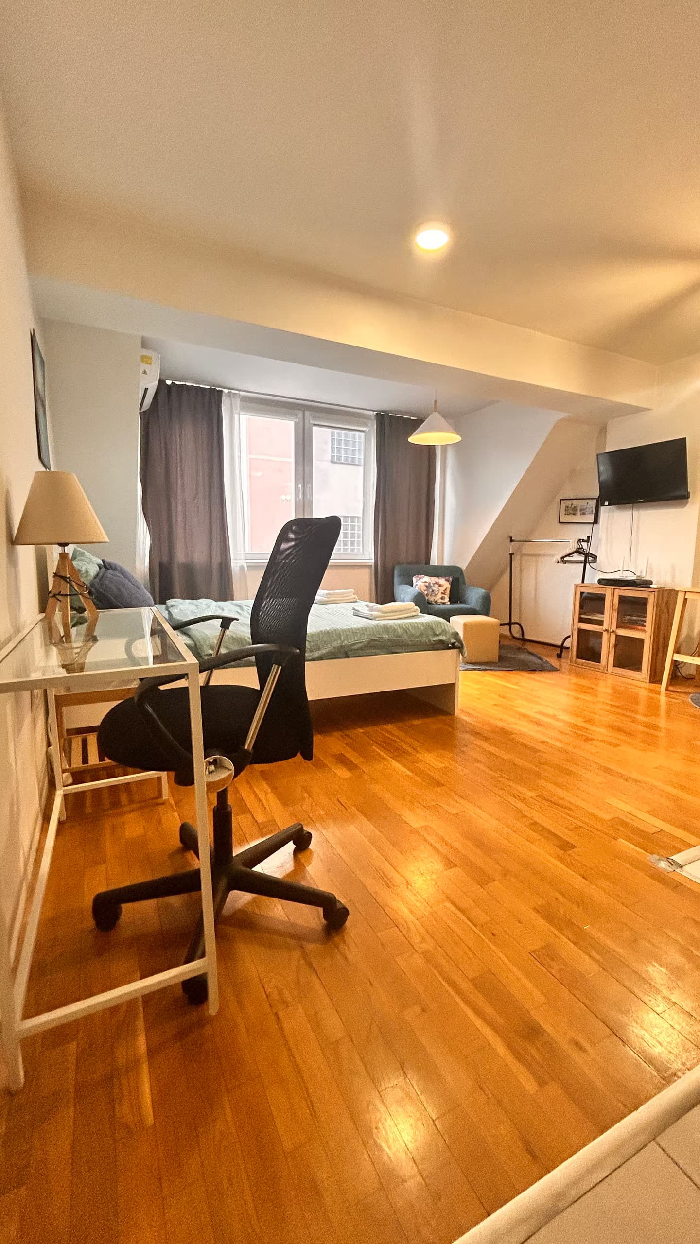 Bright & Light interior photo 20 of 21