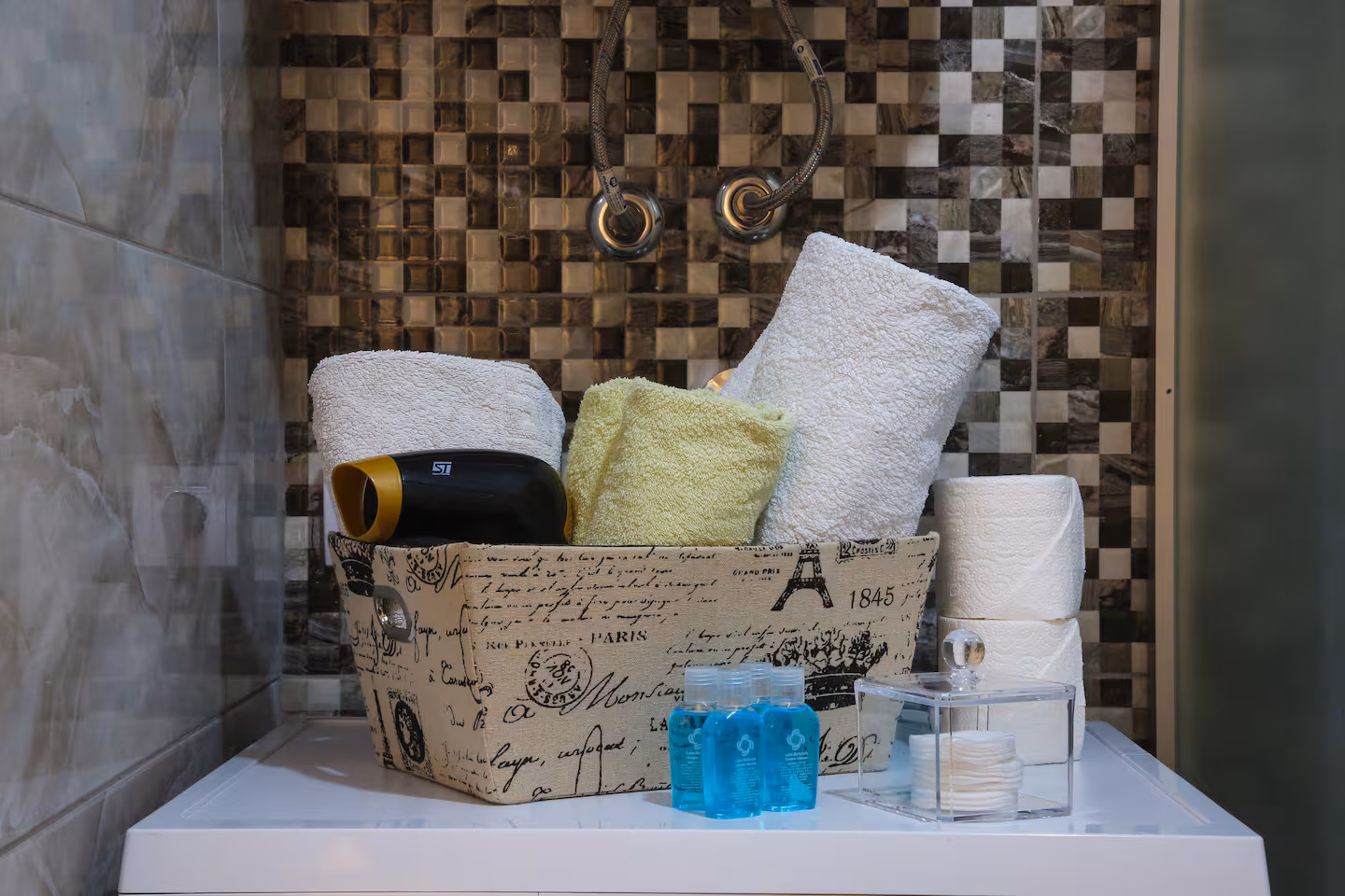 Pop Art Apartment interior photo 14 of 35